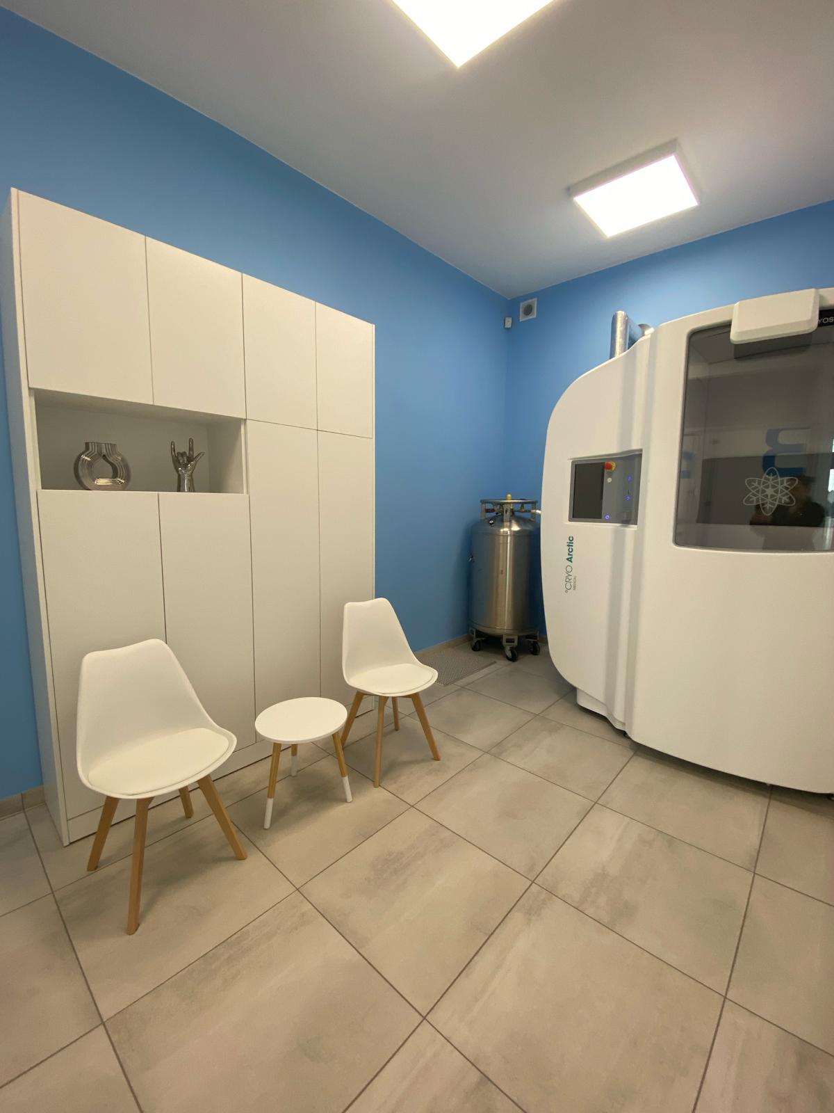Kriokomora CRYO Arctic w gabinecie Nordic w Częstochowie — jednoosobowa komora z zbiornikiem azotu
